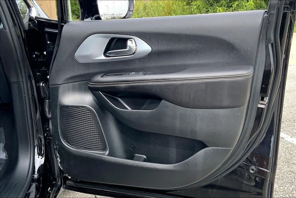 2026 Chrysler Pacifica Limited - Photo 23