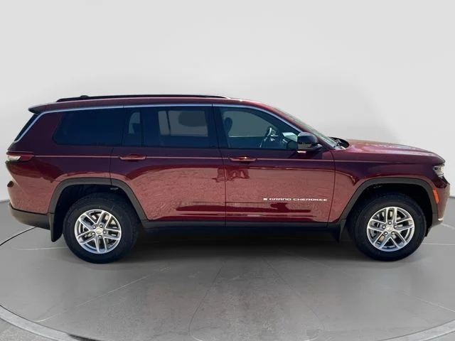 New 2026 Velvet Red Pearl-Coat Exterior Paint Jeep Laredo image 2