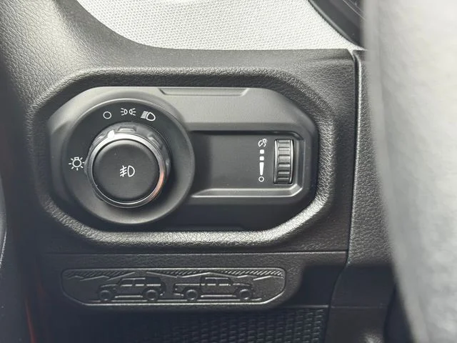 Certified Used 2025  Jeep Sport image 21