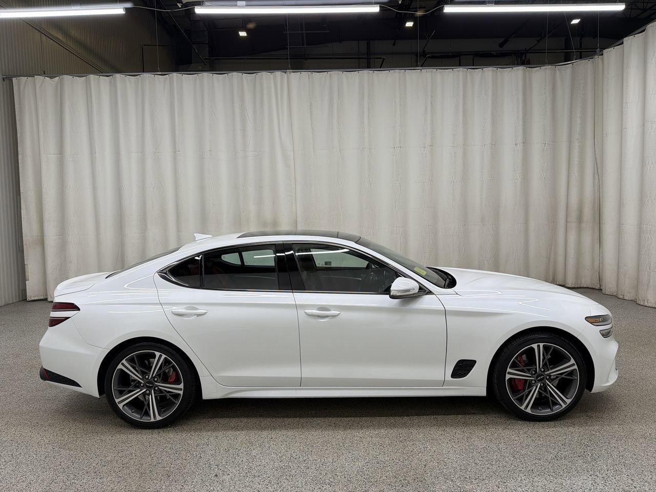 Certified Used 2025 Uyuni White Genesis 2.5T AWD SPORT PRESTIGE image 5