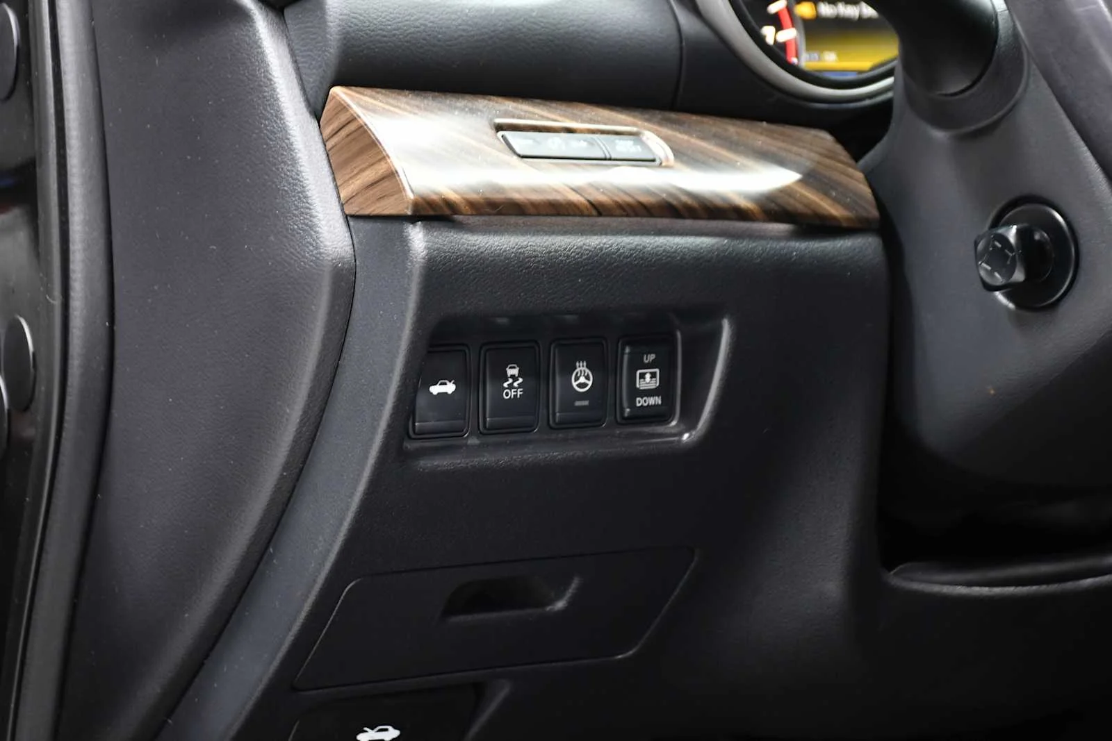 Used 2016 Super Black Nissan 3.5 Platinum image 15