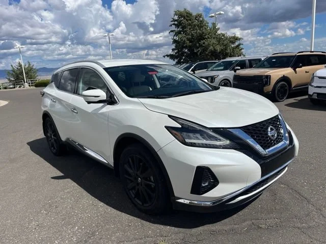 Used 2021 Pearl White Tricoat Nissan SL image 4