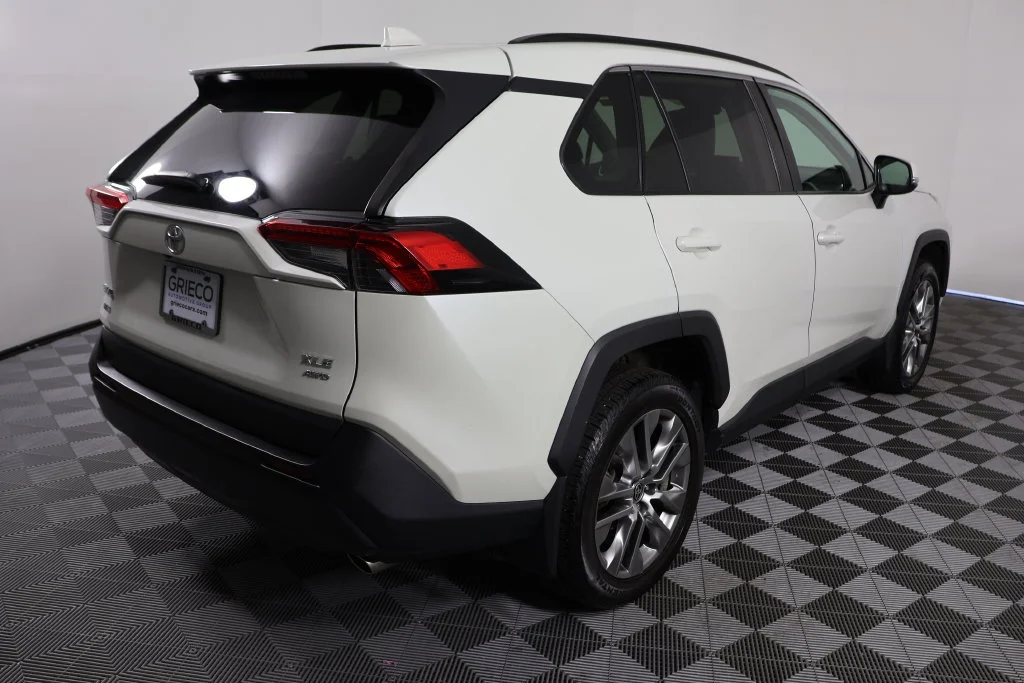 Used 2022 Blizzard Pearl Toyota XLE Premium image 8