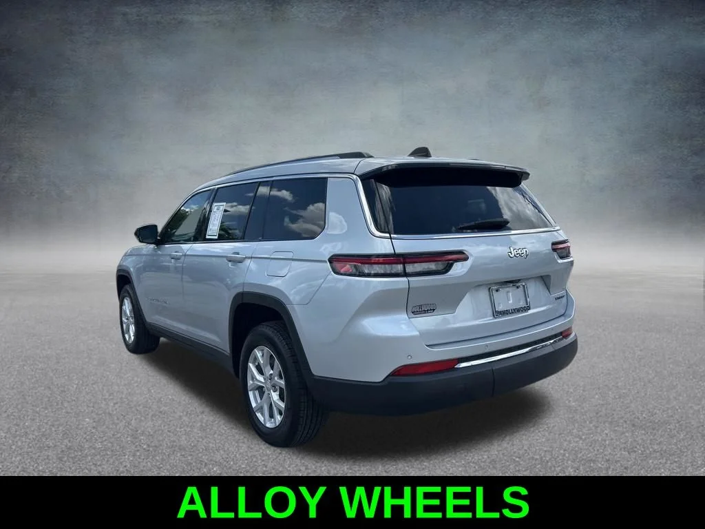 Used 2024 Silver Jeep Limited image 7