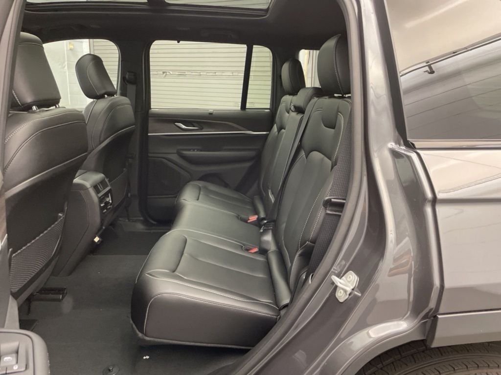 New 2025 Baltic Gray Metallic Clear-Coat Exterior Paint Jeep Limited image 19