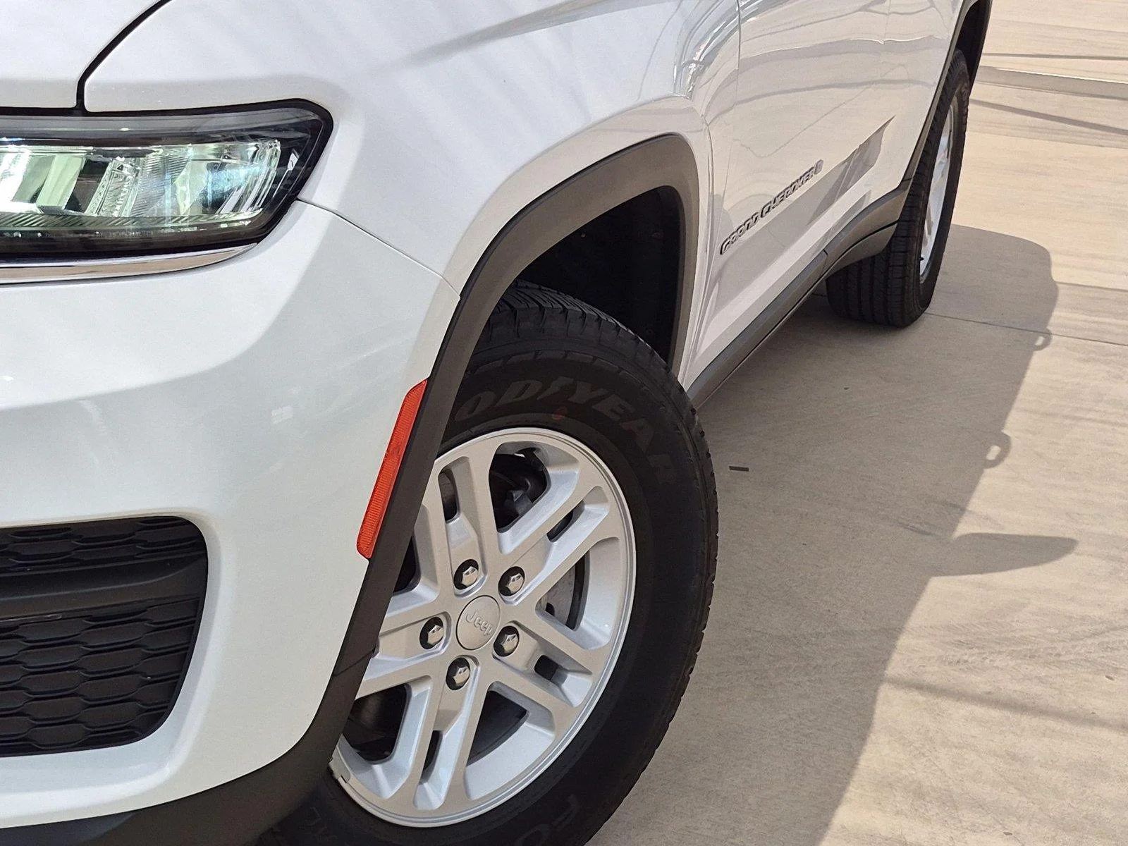 Used 2024 Bright White Clearcoat Jeep Laredo image 8
