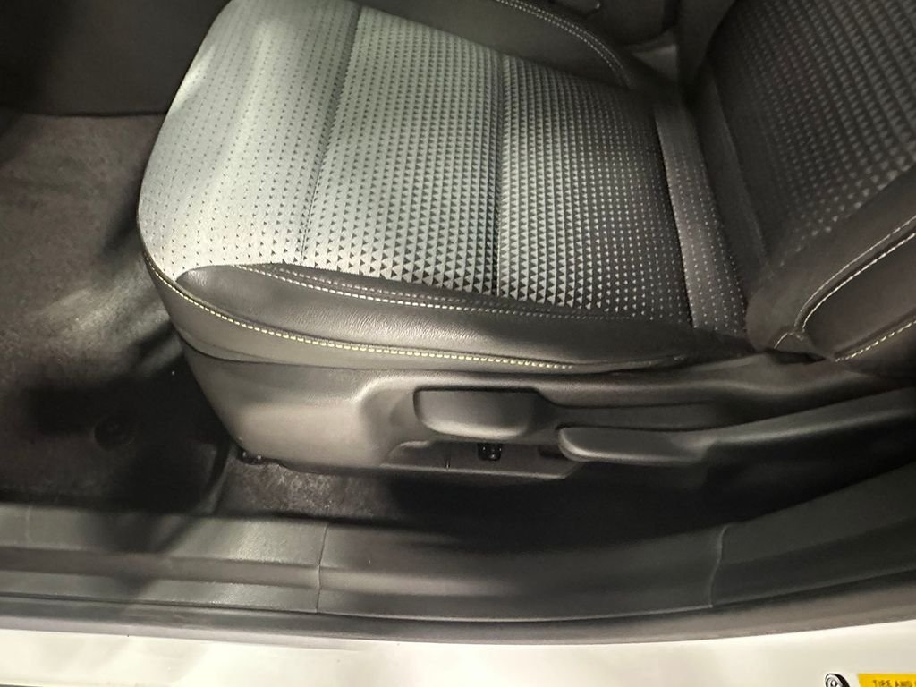 Used 2025 White Chevrolet LT image 19