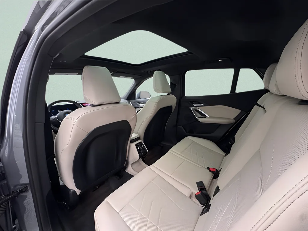 Used 2025 Gray Metallic BMW xDrive28i image 25