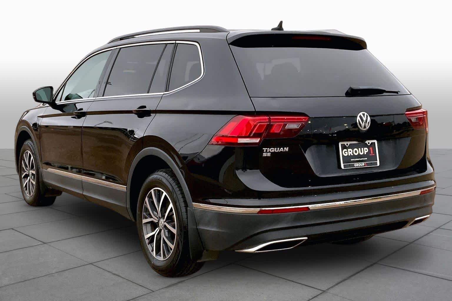Used 2020 Deep Black Pearl Volkswagen SE image 11