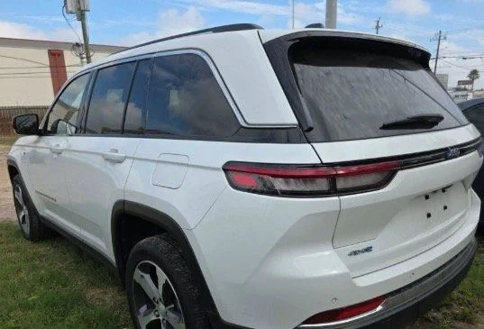 Used 2022 White Jeep 4xe image 30