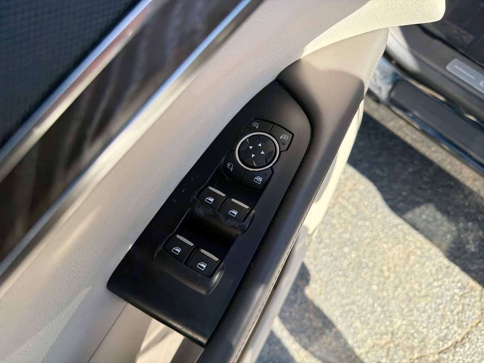 Used 2018 Black Velvet Lincoln Reserve image 22