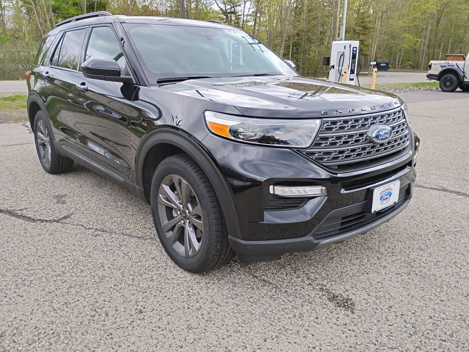 2023 Ford Explorer XLT 4WD's photo