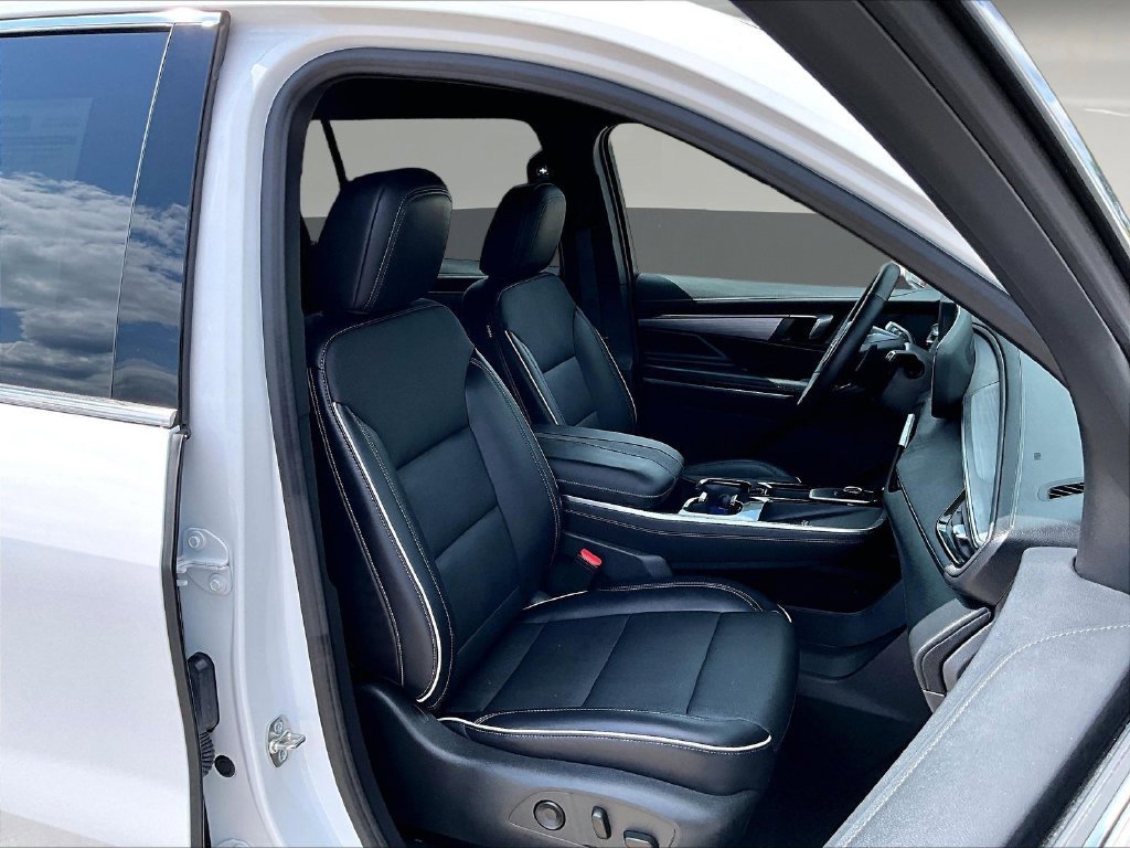 Used 2026 White Buick Preferred image 33