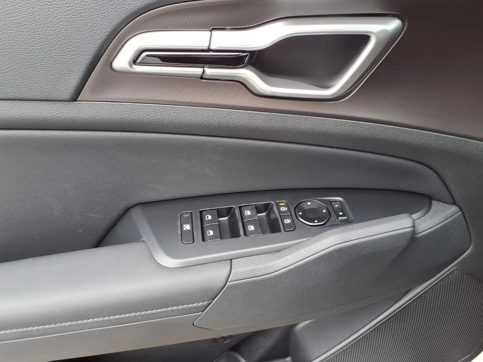 New 2027 Snow White Pearl Kia EX image 12