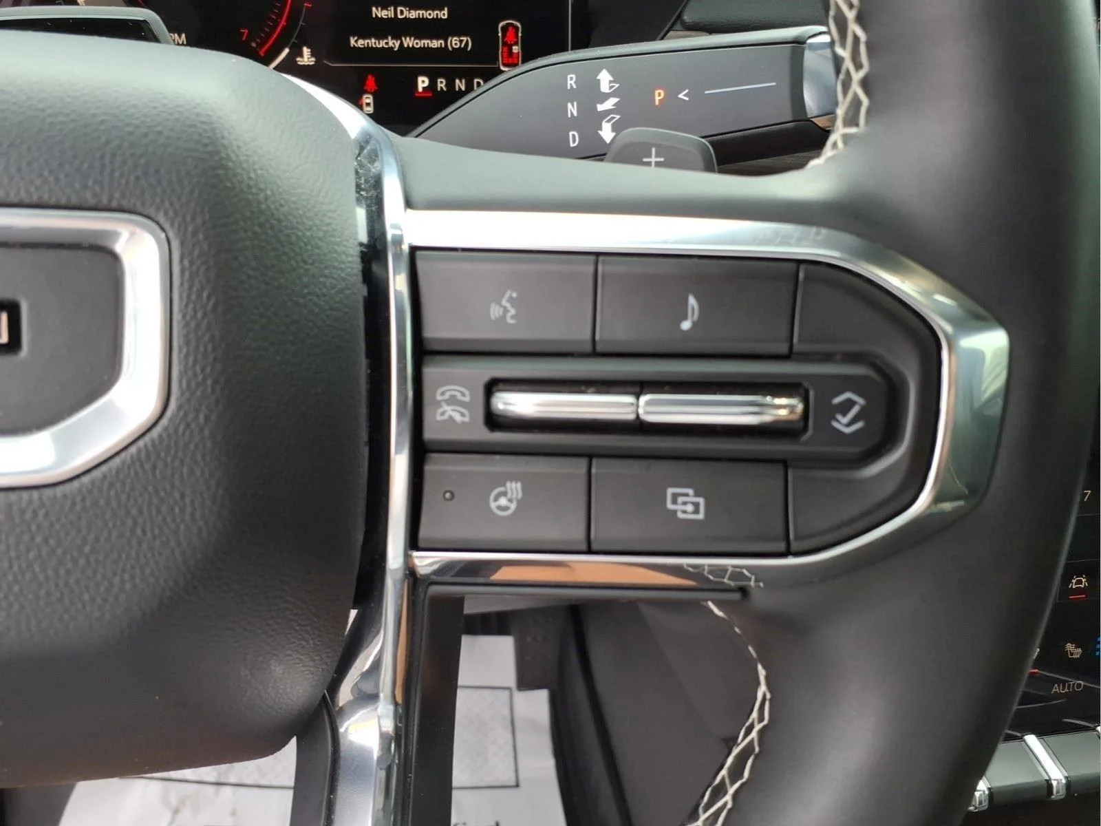 Used 2025 White Frost Tricoat GMC Denali image 23