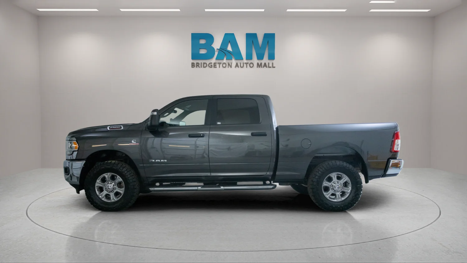 Used 2024 Gray Med Ram Big Horn image 4