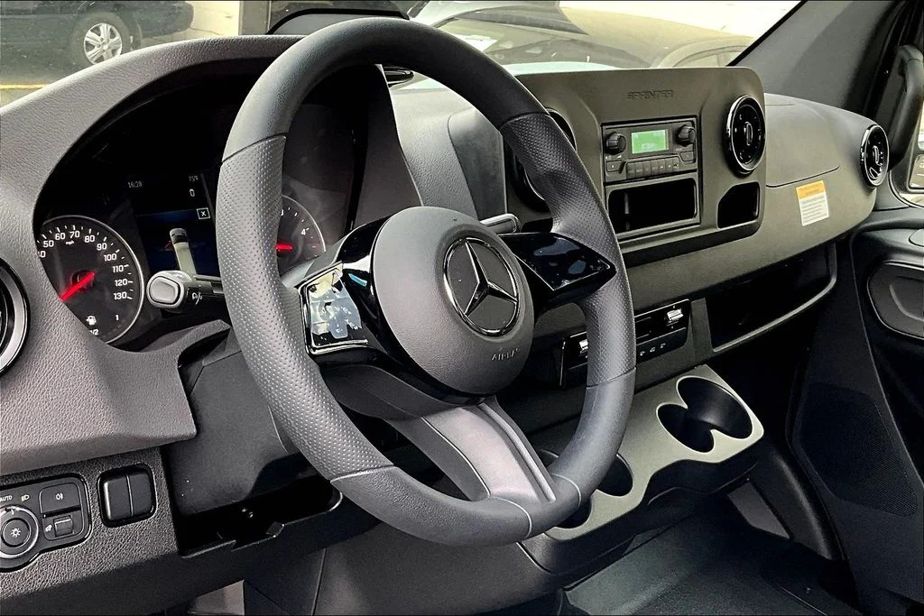 New 2025  Mercedes-Benz Cargo 170 WB image 6