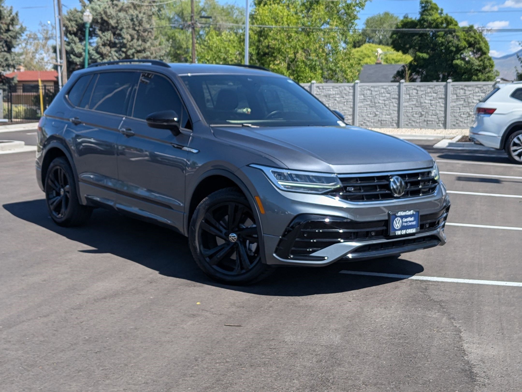 2024 Volkswagen Tiguan 2.0T SE R-Line Black 4Motion's photo