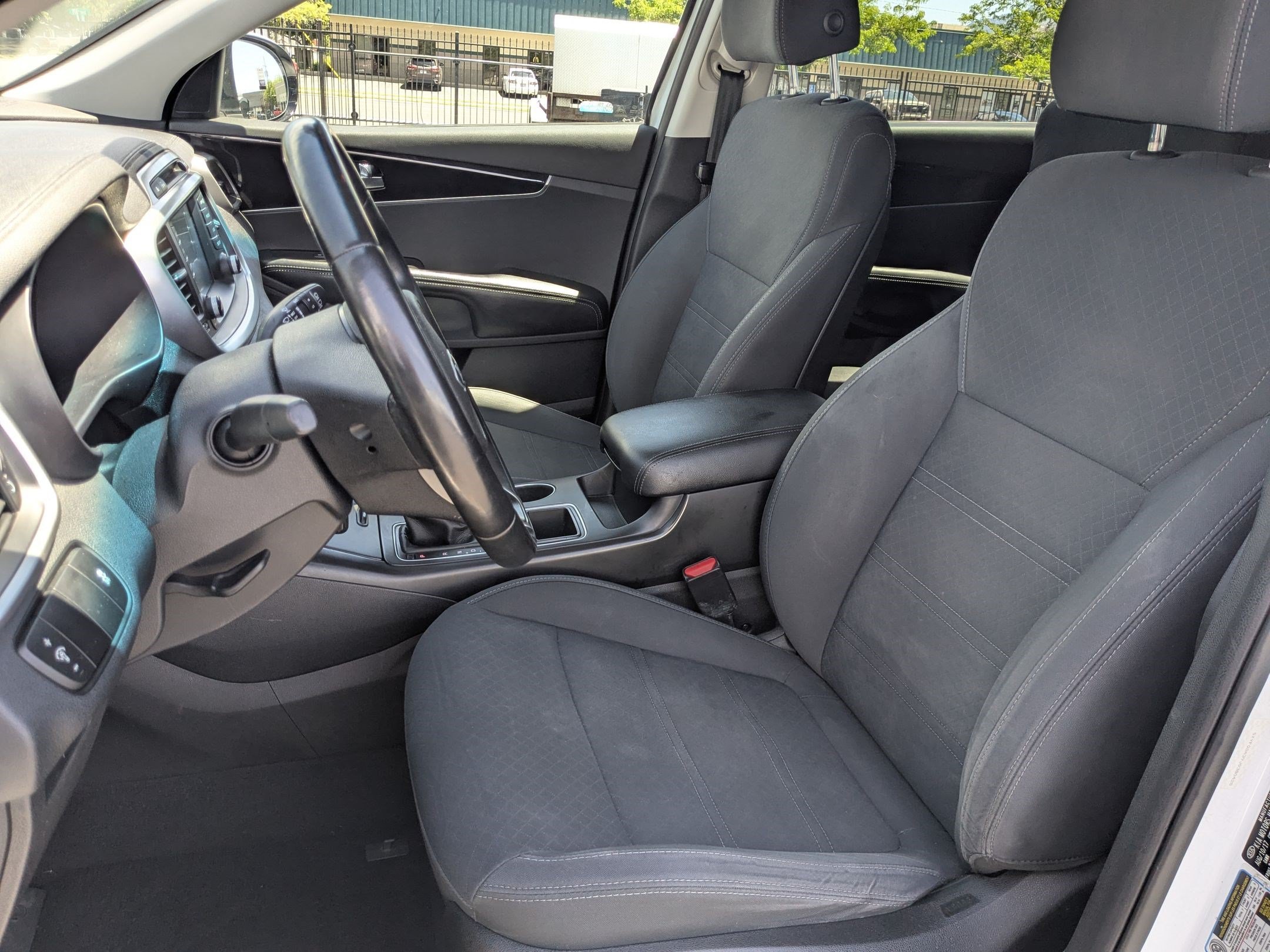 Used 2018 Snow White Pearl Kia LX image 27