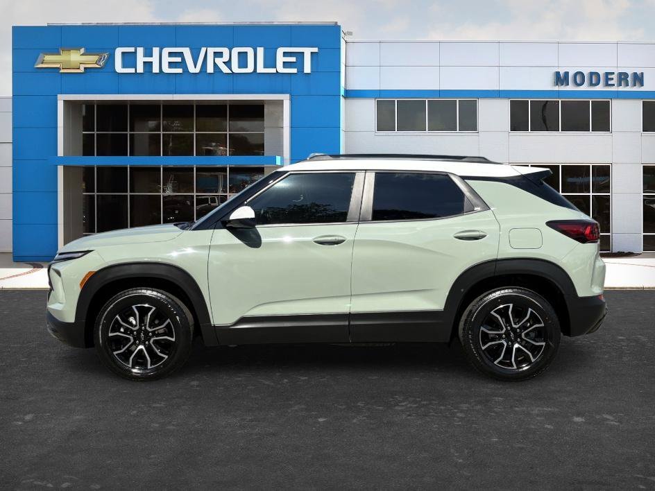 Used 2025 Cacti Green Chevrolet ACTIV image 2