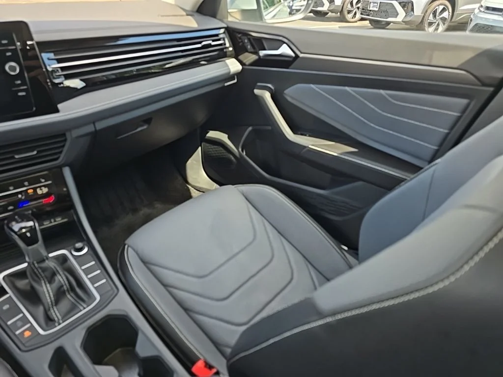 2025 Volkswagen Jetta SEL - Photo 21
