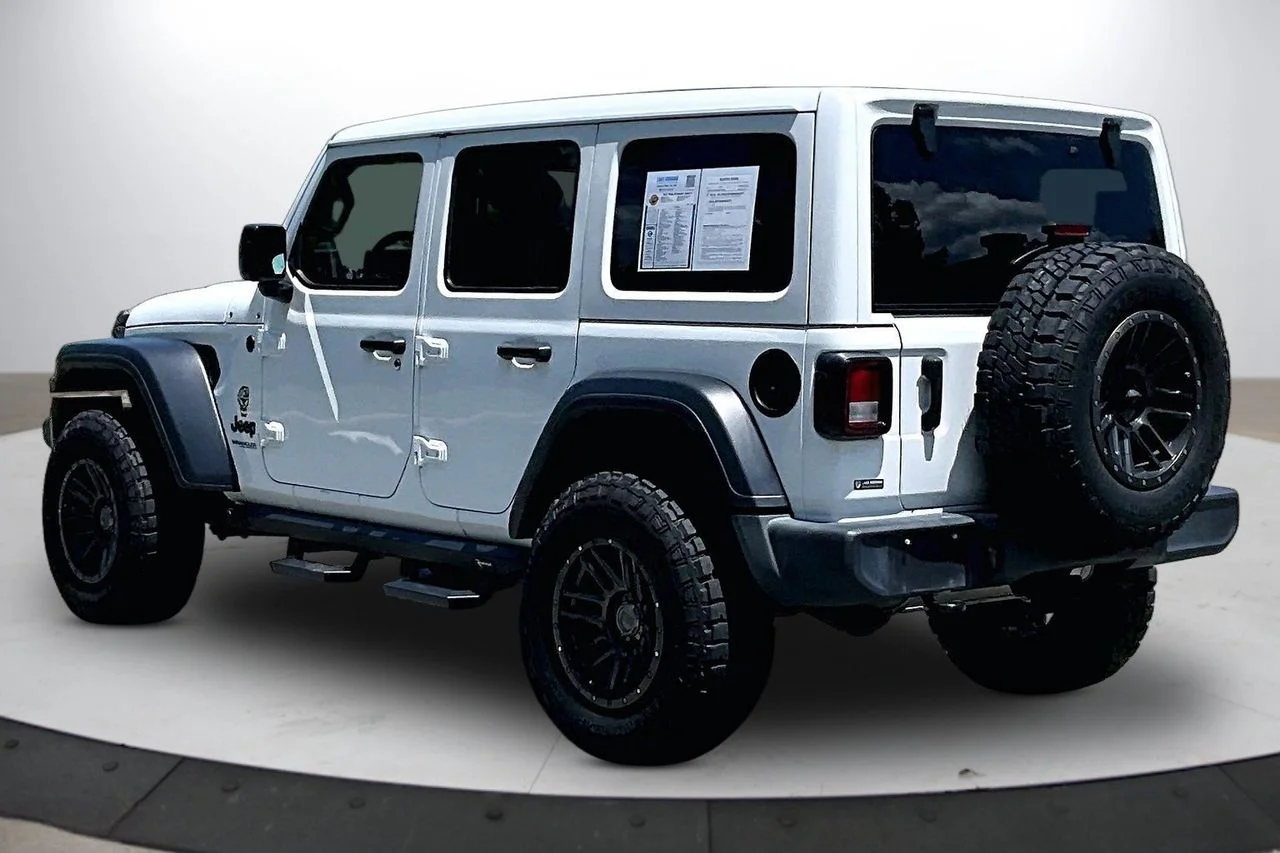 Used 2022 White Jeep Sport S image 7
