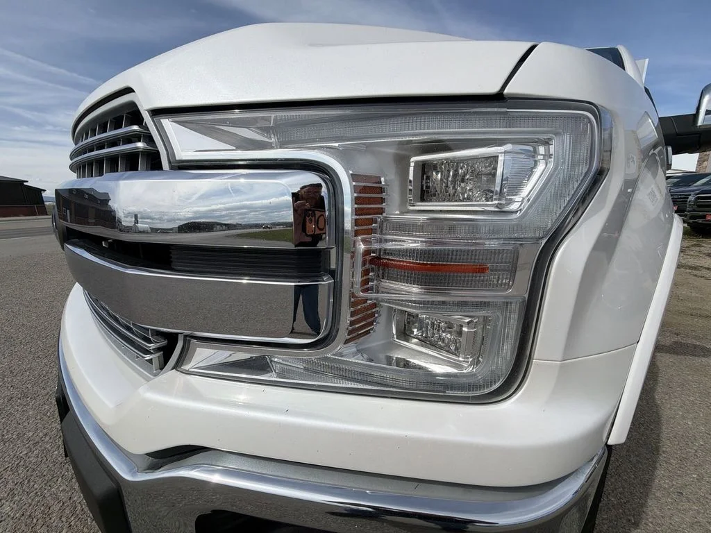 Used 2019 White Platinum Clearcoat Metallic Ford Lariat image 17