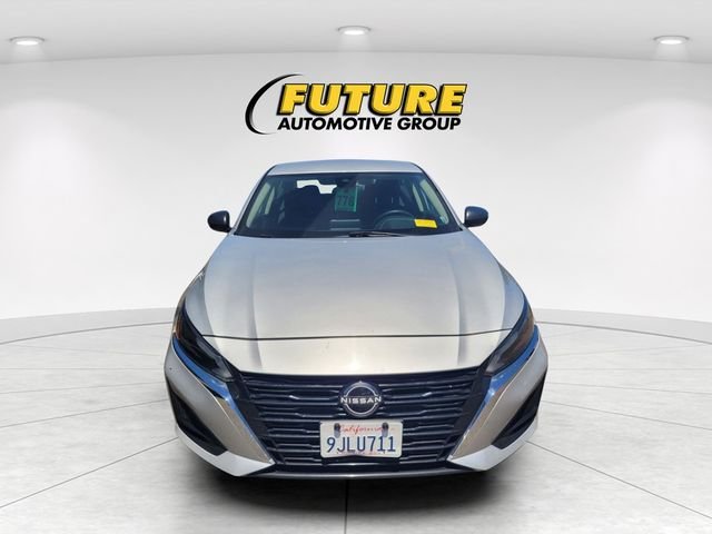 Used 2024 Silver Nissan 2.5 SV image 2