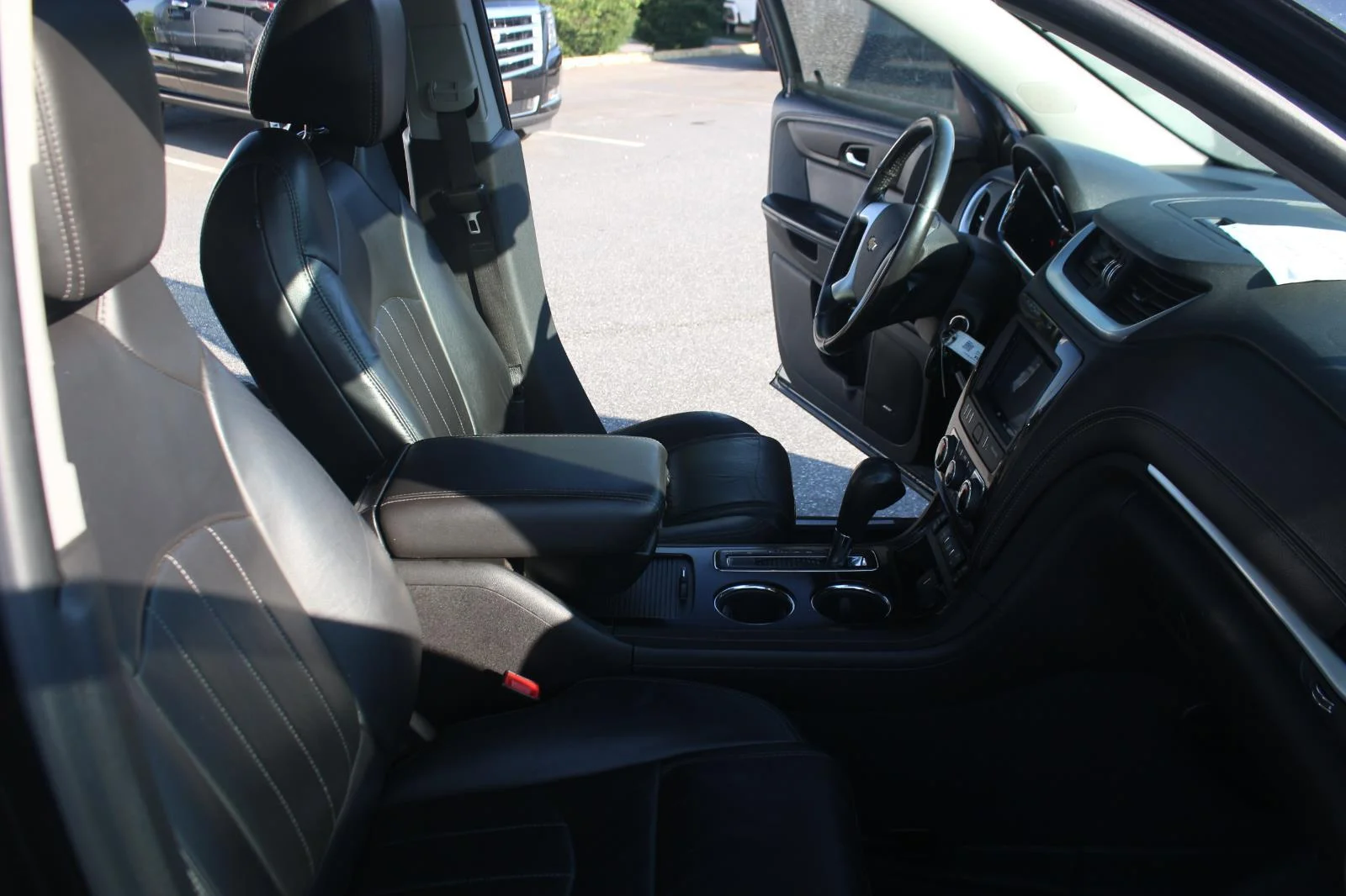 Used 2016 MOSAIC BLACK METALLIC Chevrolet LTZ image 34