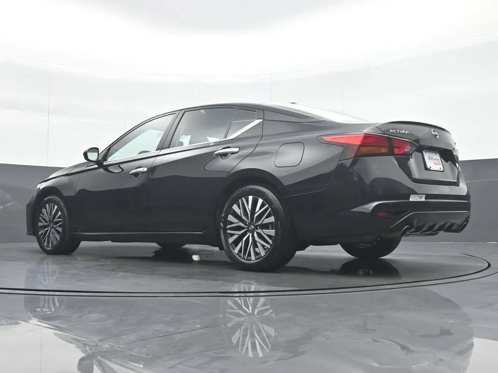 Used 2024 Black Nissan 2.5 SV image 28