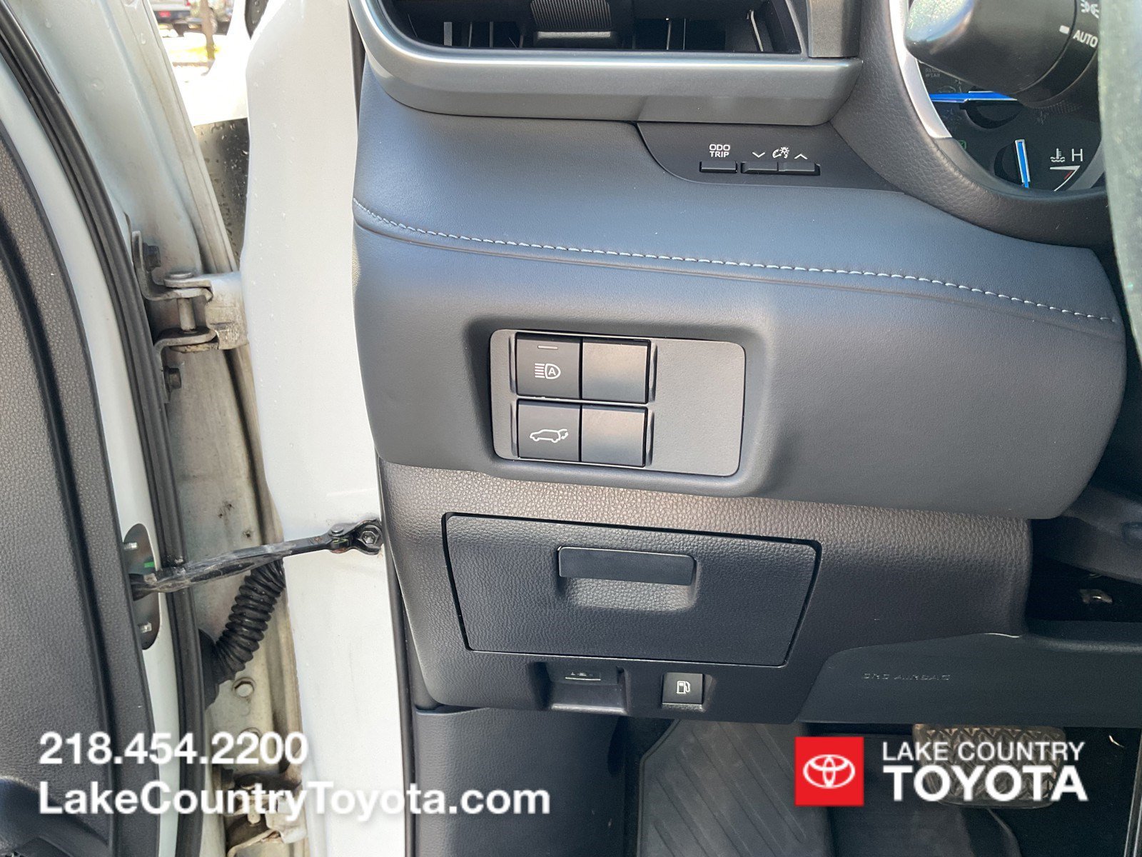 Used 2020 Blizzard Pearl Toyota XLE image 30