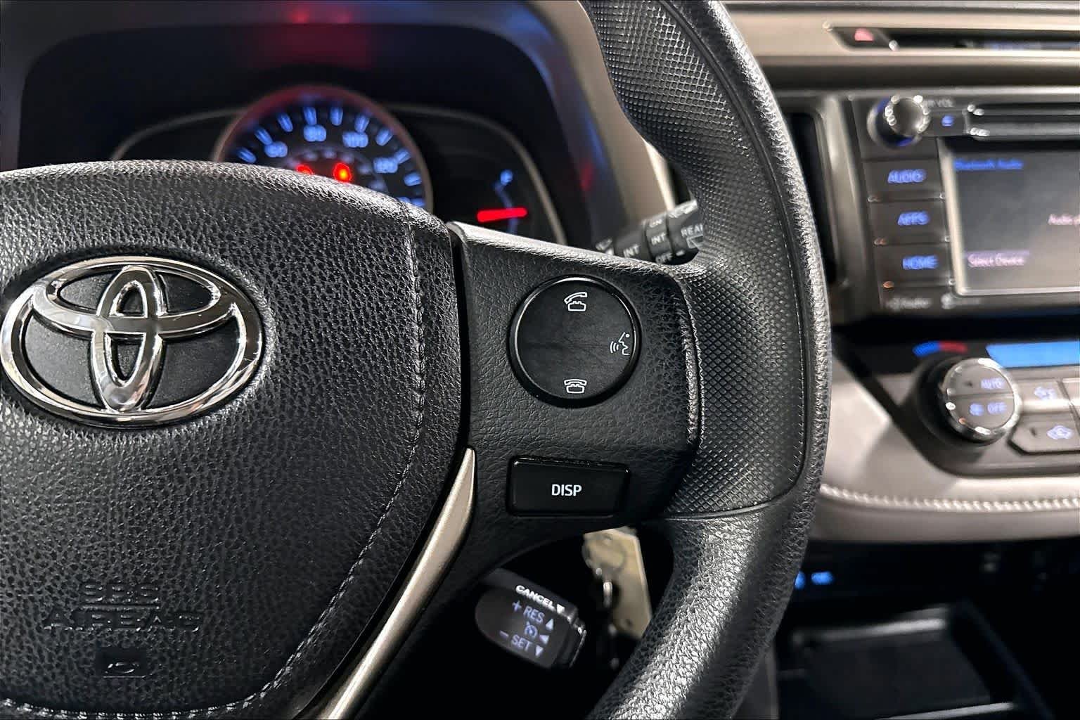 Used 2015 Classic Silver Metallic Toyota XLE image 25