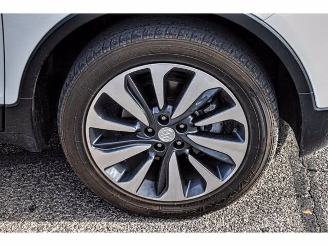 Used 2019 Summit White Buick Essence image 6