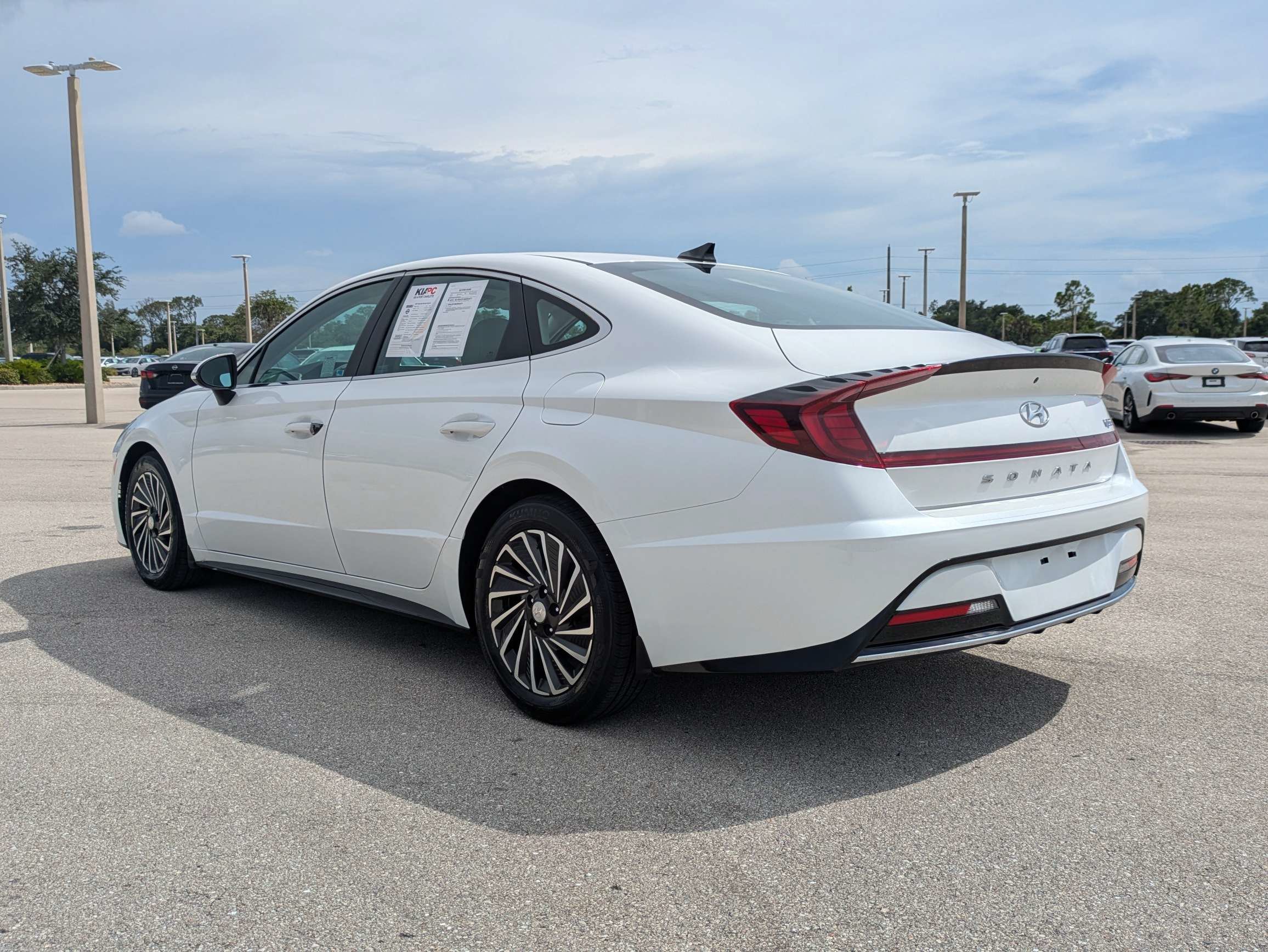 Used 2021 Hyper White Hyundai SEL image 7