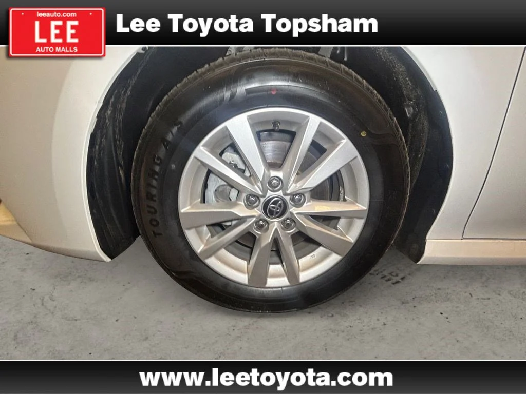 Used 2025 Ice Toyota LE image 14