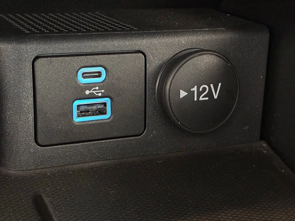 Used 2022 Blue Ford SE image 22