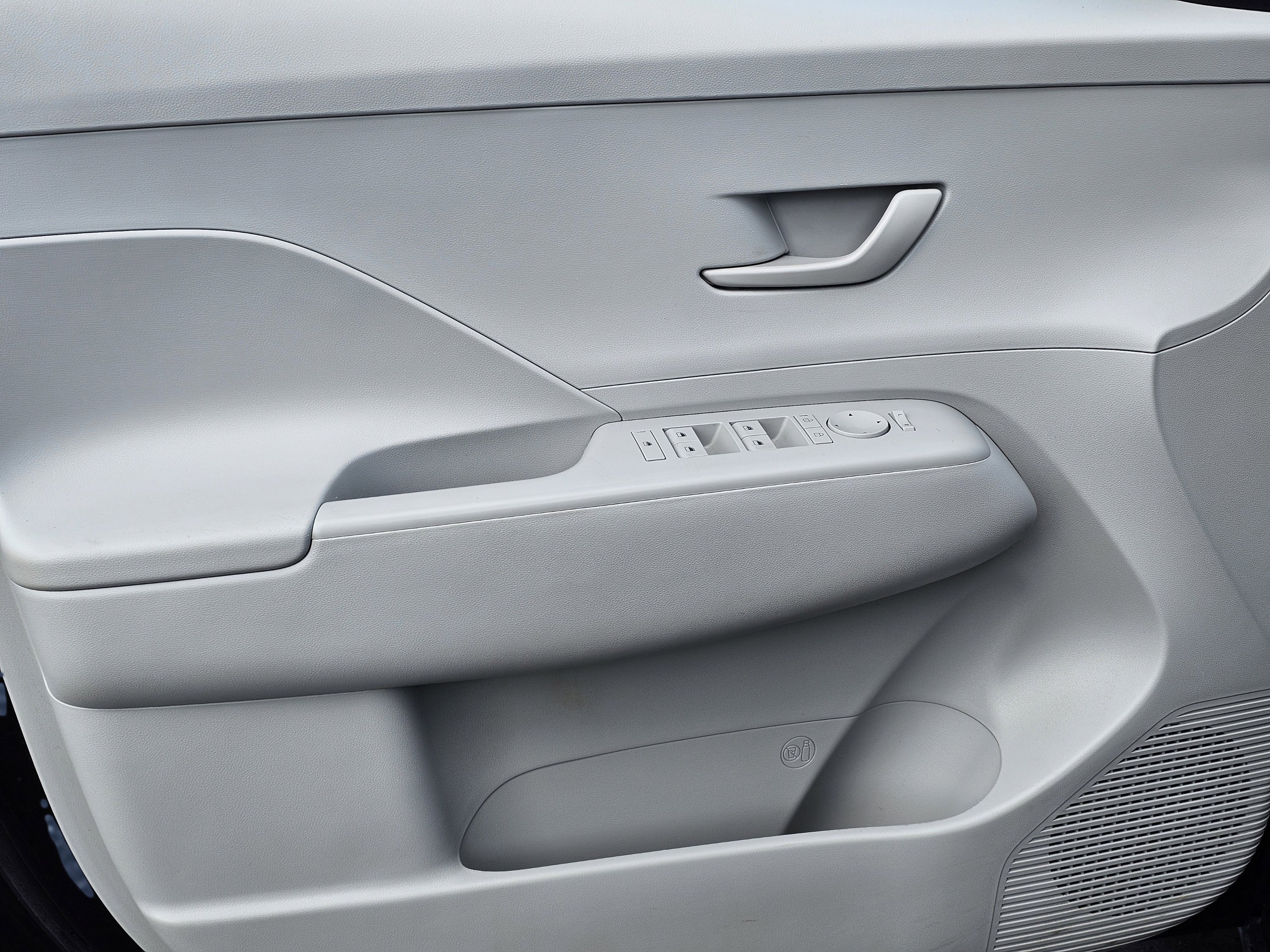 2025 Hyundai Kona SEL - Photo 14