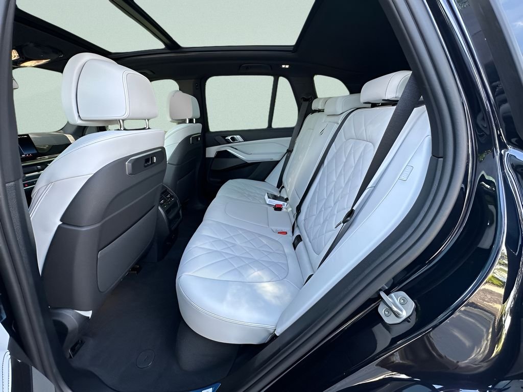 New 2026 Carbon Black Metallic BMW xDrive40i image 21