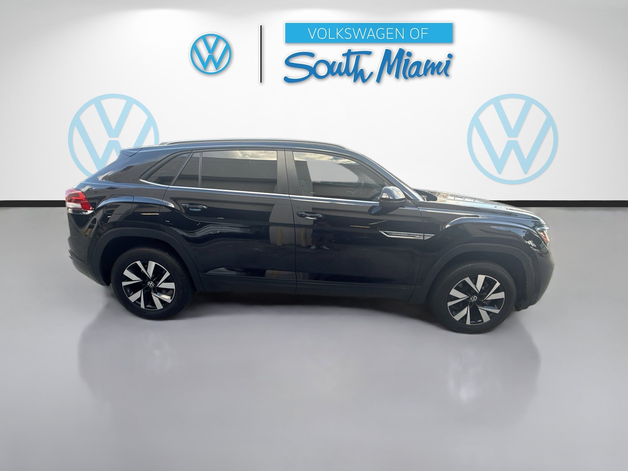Certified Used 2022 Deep Black Volkswagen 2.0T SE image 8