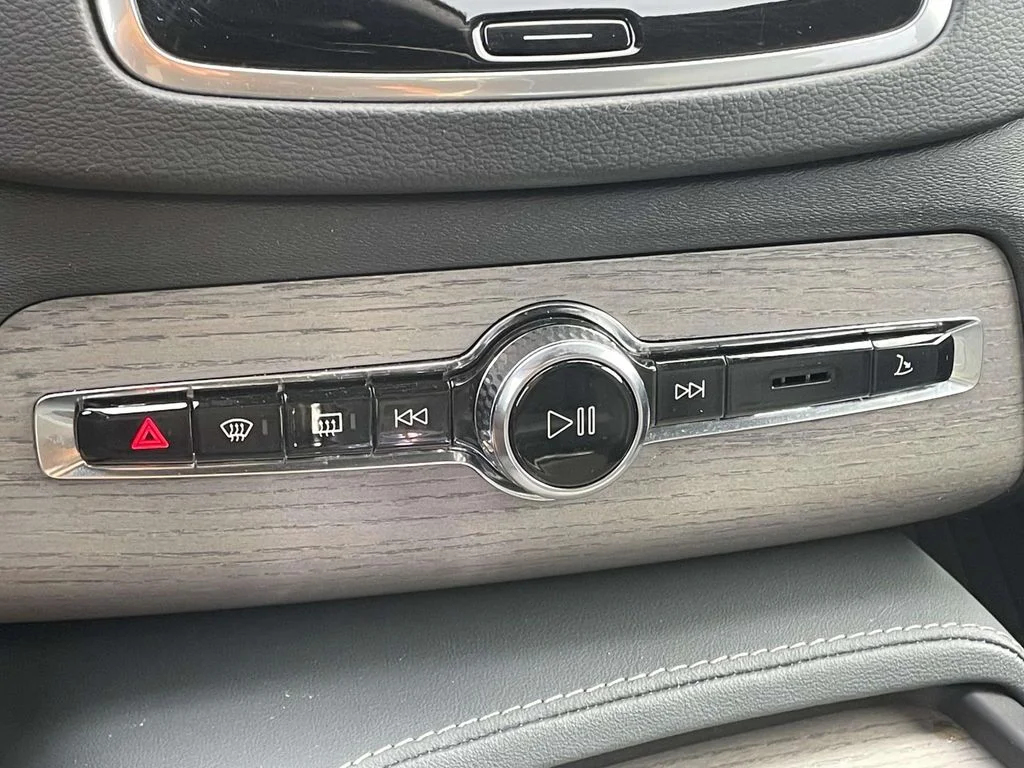 Certified Used 2024 Vapour Grey Metallic Volvo Ultimate Bright Theme image 19
