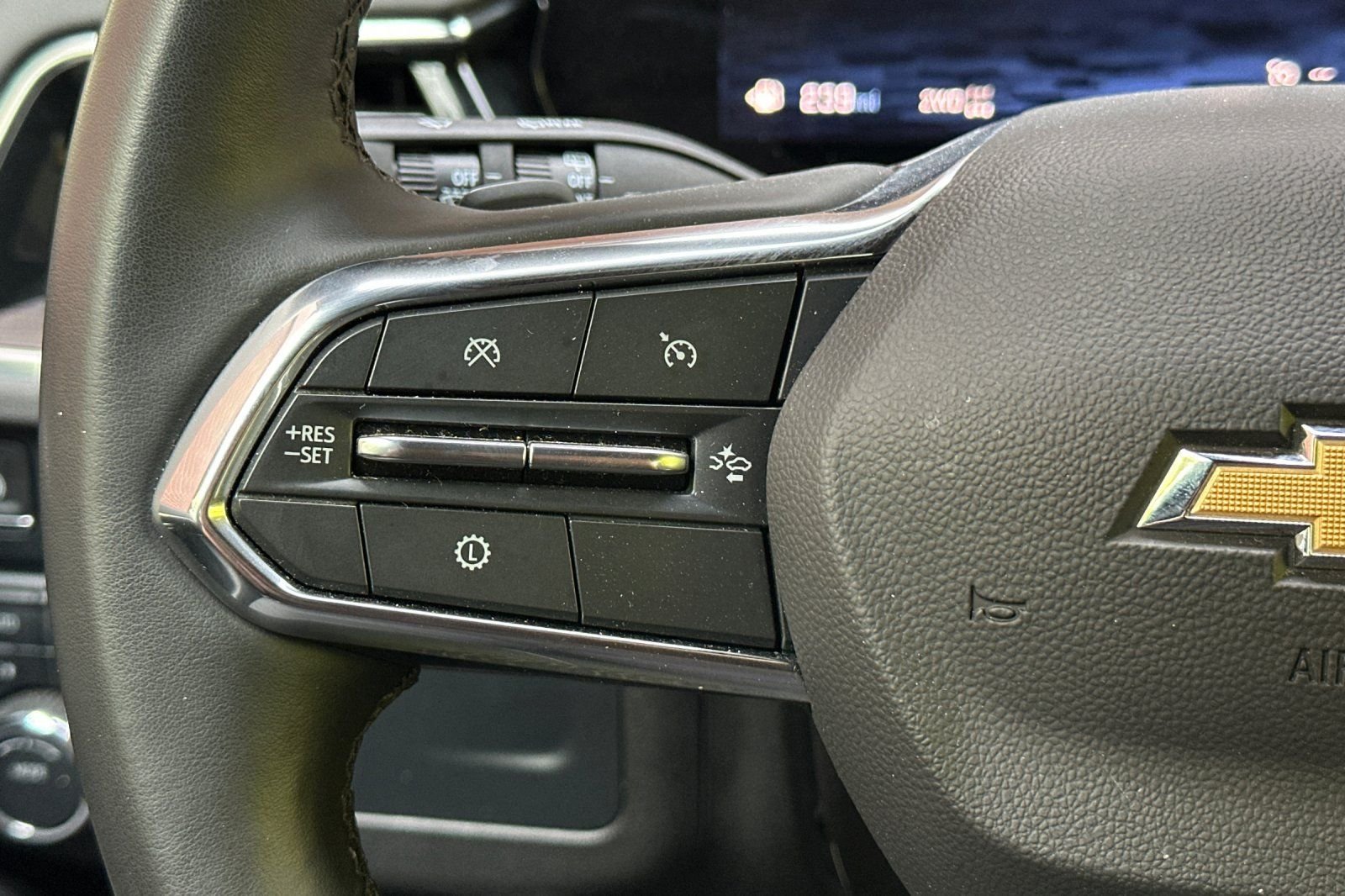 Used 2025 Gray Chevrolet LT image 33