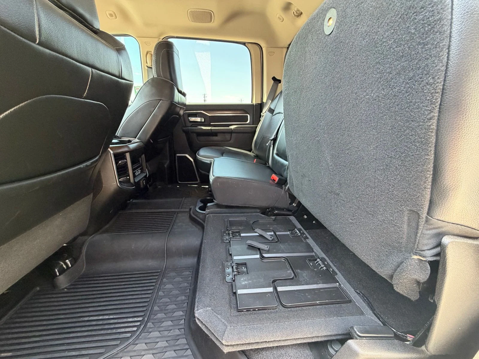 Used 2022 White Ram Laramie image 30