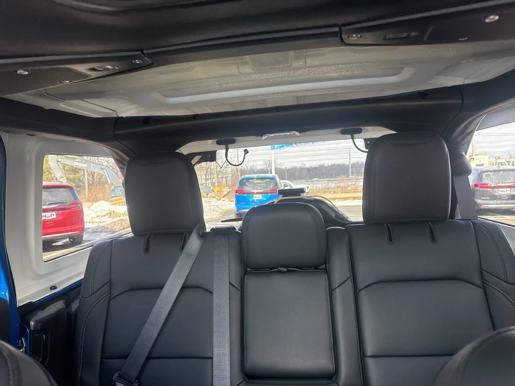 Used 2025 Blue Jeep Sahara image 37