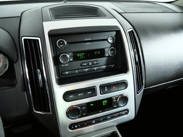 Used 2009 Gray Ford Limited image 20