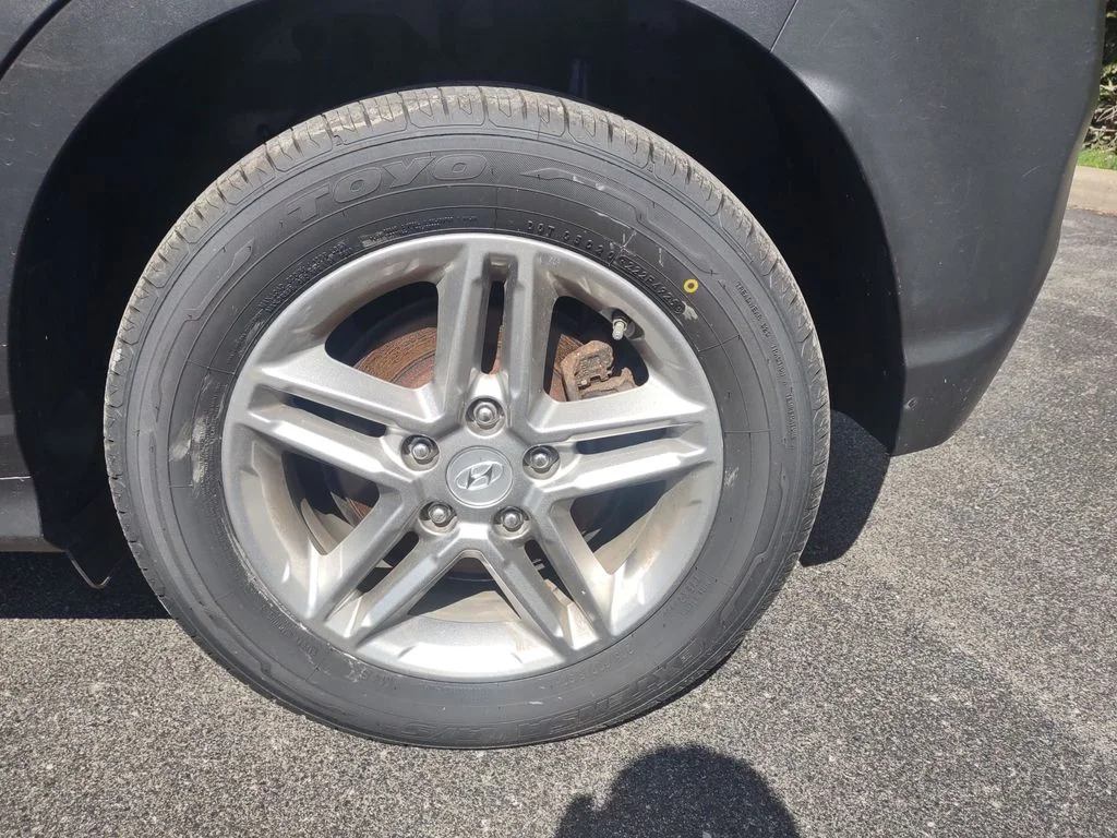 Used 2019 Gray Hyundai SE image 10