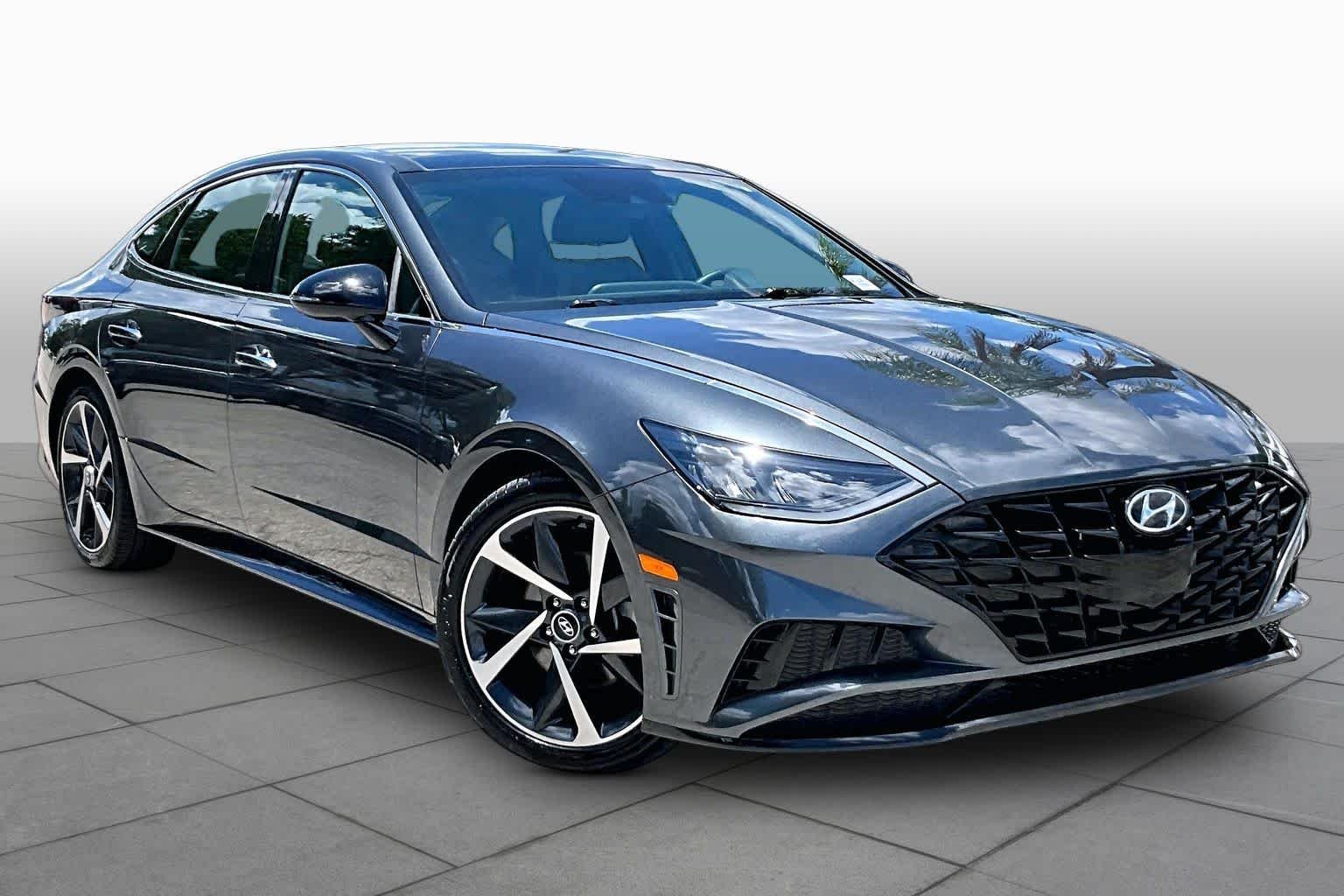 Used 2022 Portofino Gray Hyundai SEL Plus image 4