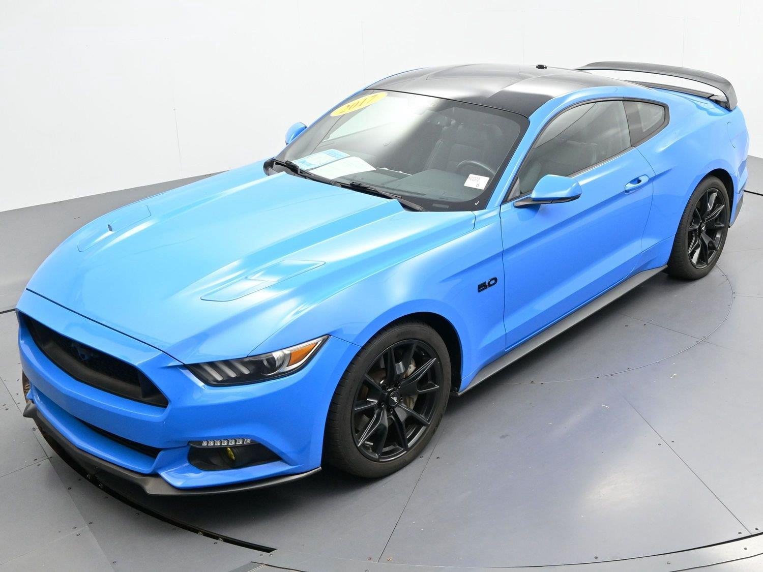 Used 2017 Grabber Blue Ford GT Premium image 40