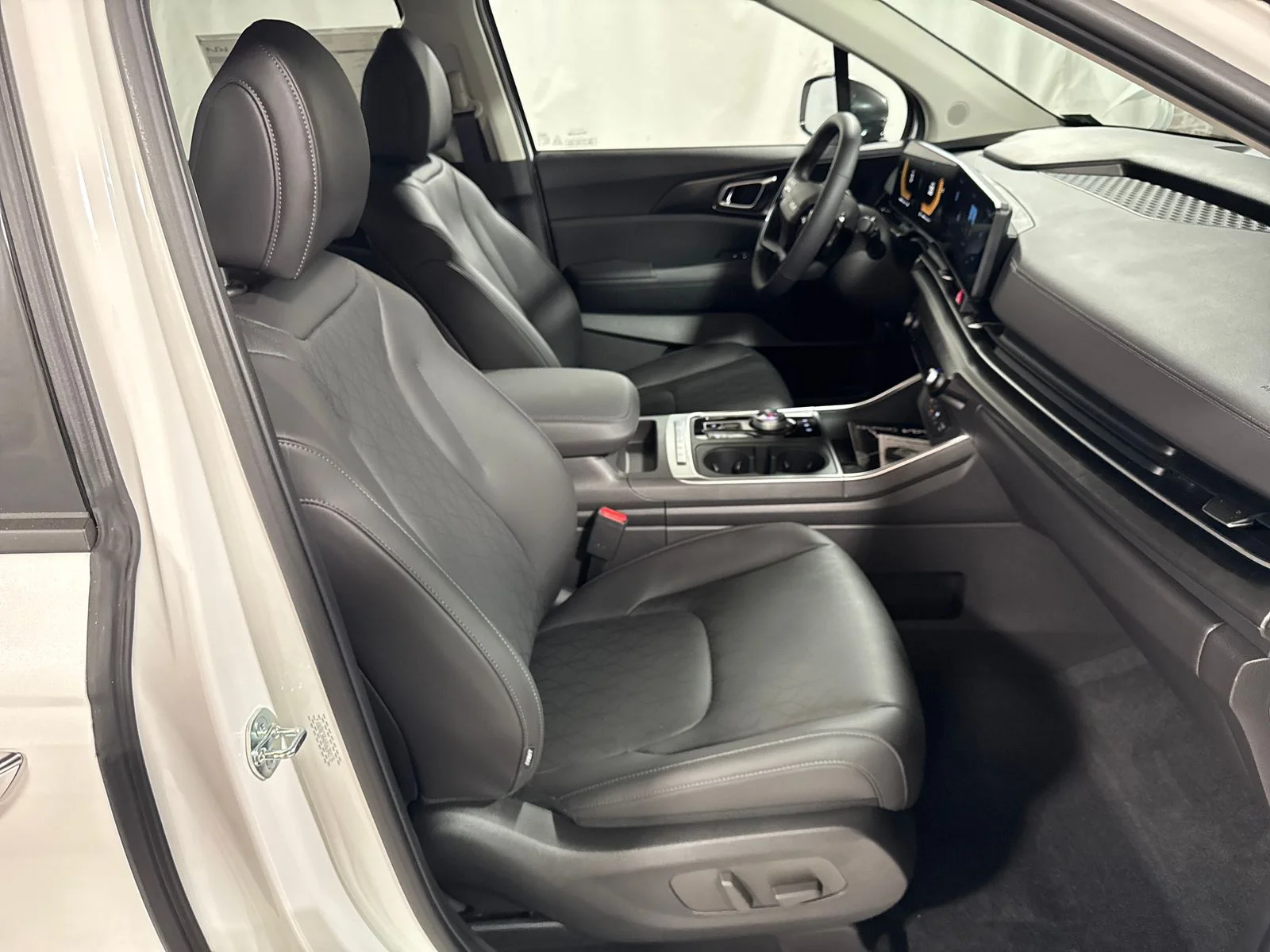 New 2027 Snow White Pearl Kia EX image 25