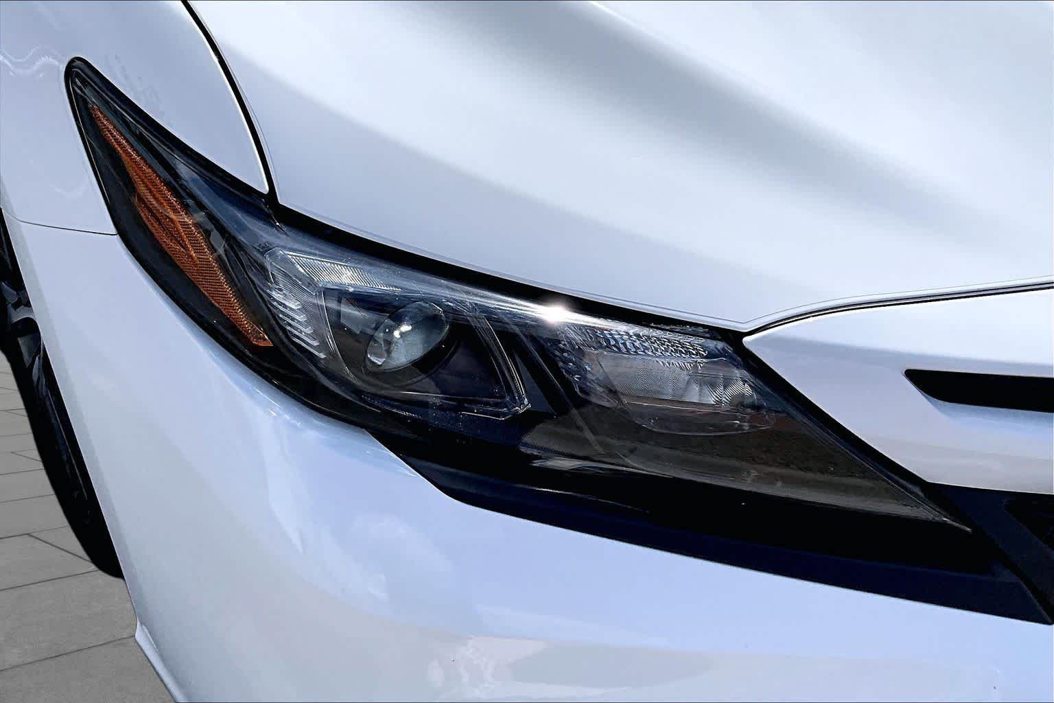 Used 2024 Ice Cap Toyota SE image 24