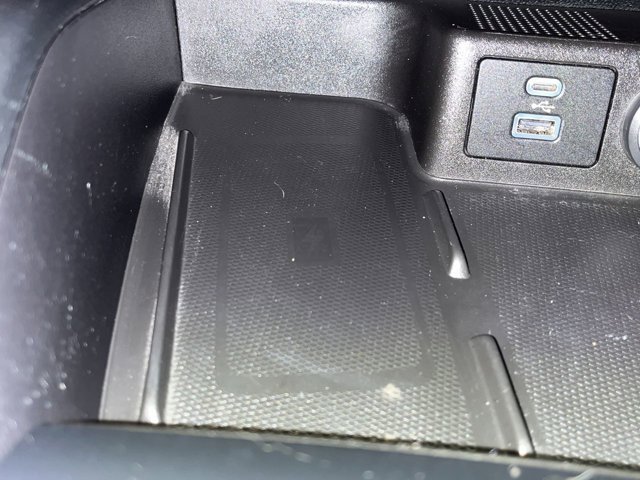 Used 2020 Blue Metallic Ford Titanium image 27